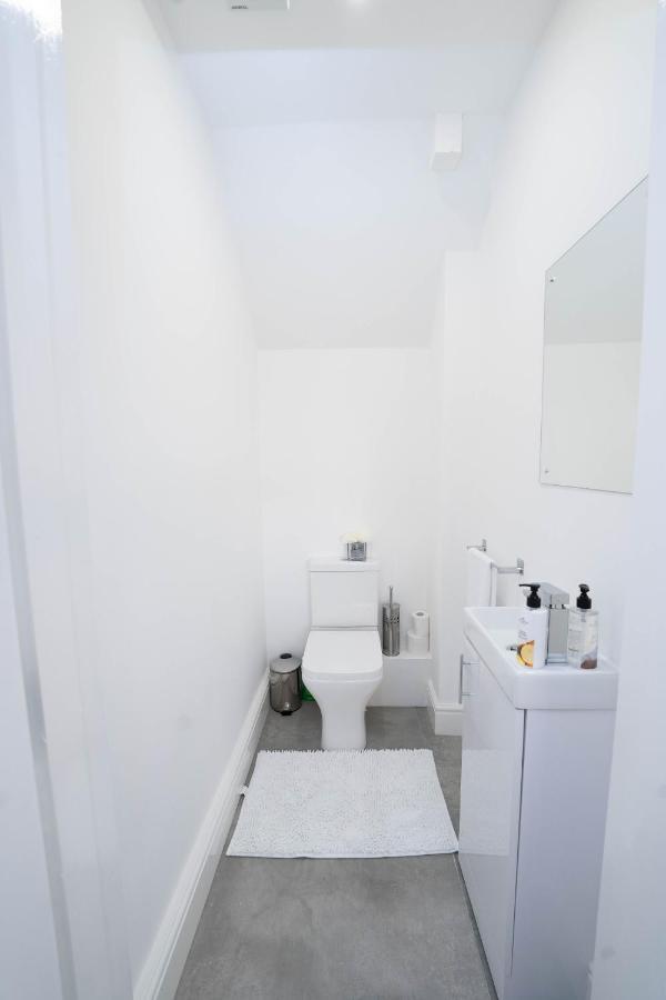 Entire Modern Home With Private Parking For 6/8 Persons Worksop Ngoại thất bức ảnh