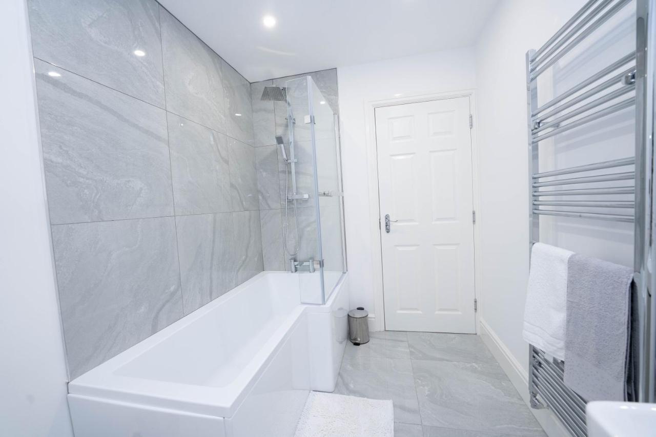 Entire Modern Home With Private Parking For 6/8 Persons Worksop Ngoại thất bức ảnh