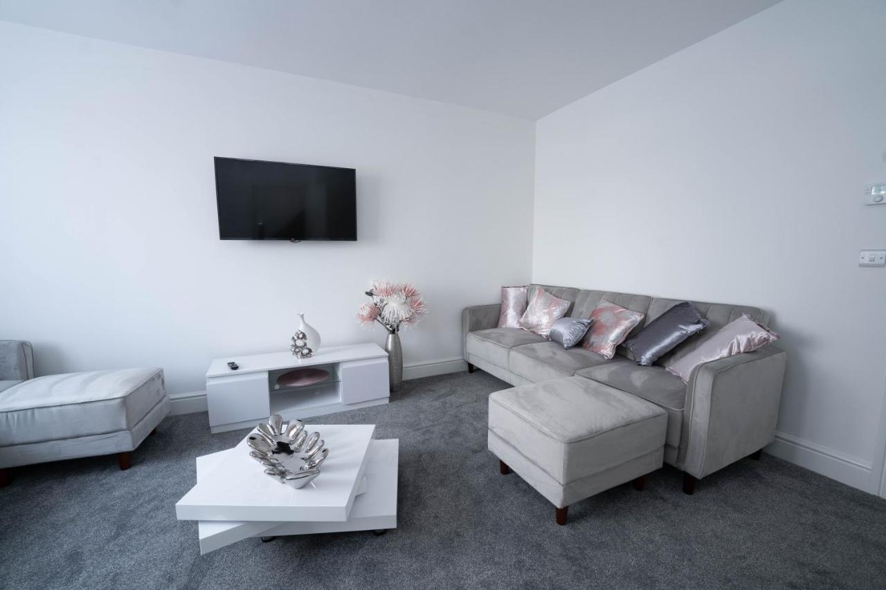 Entire Modern Home With Private Parking For 6/8 Persons Worksop Ngoại thất bức ảnh