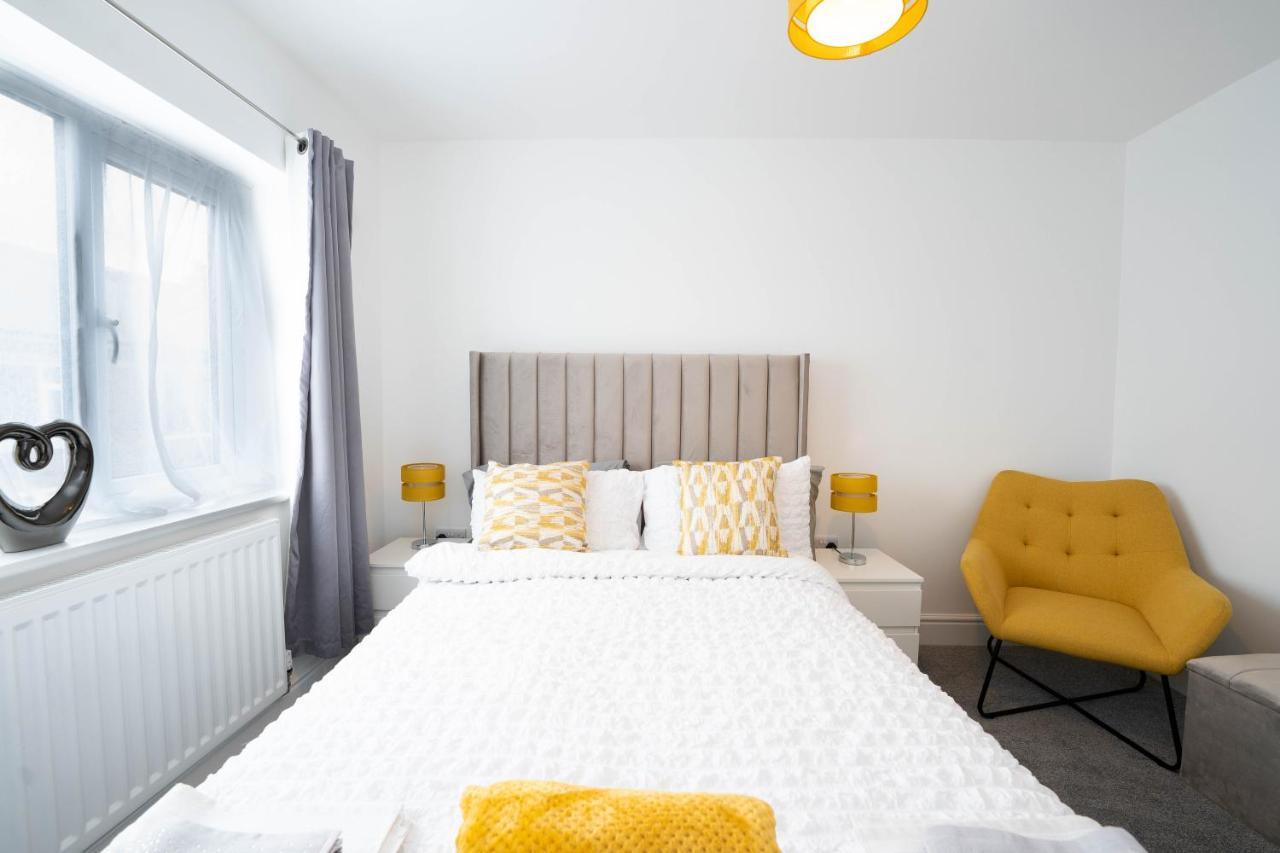 Entire Modern Home With Private Parking For 6/8 Persons Worksop Ngoại thất bức ảnh