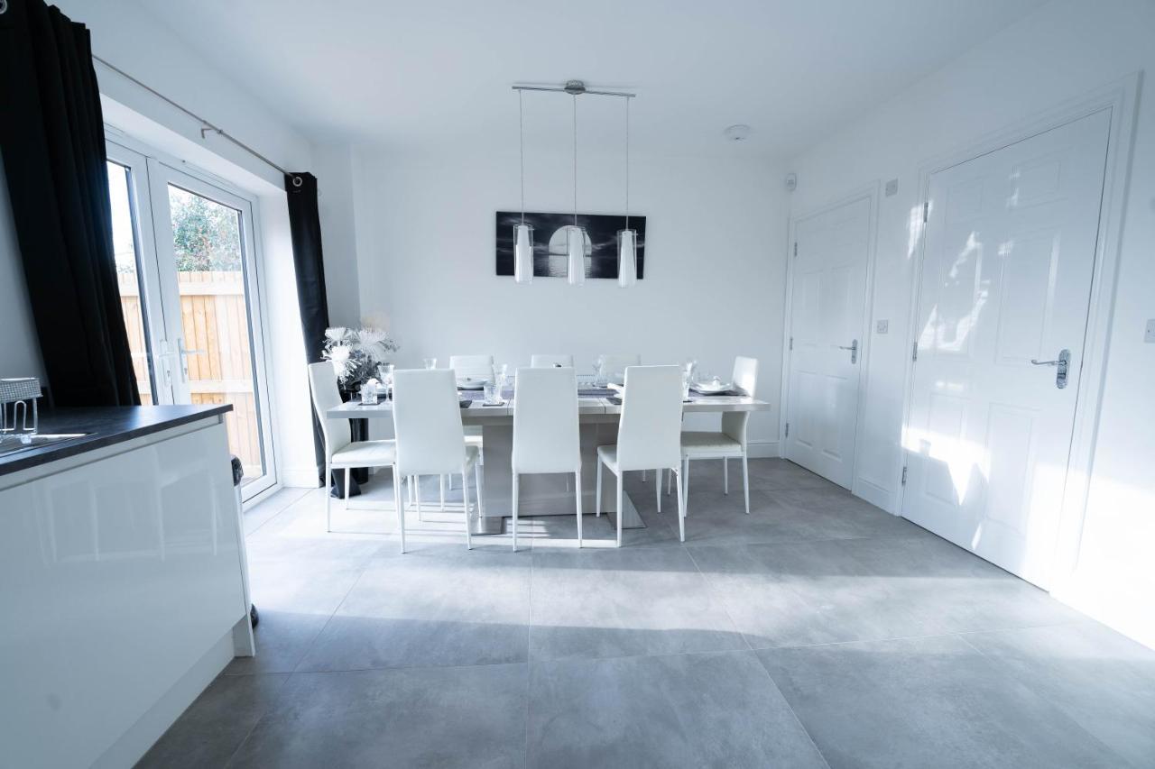 Entire Modern Home With Private Parking For 6/8 Persons Worksop Ngoại thất bức ảnh