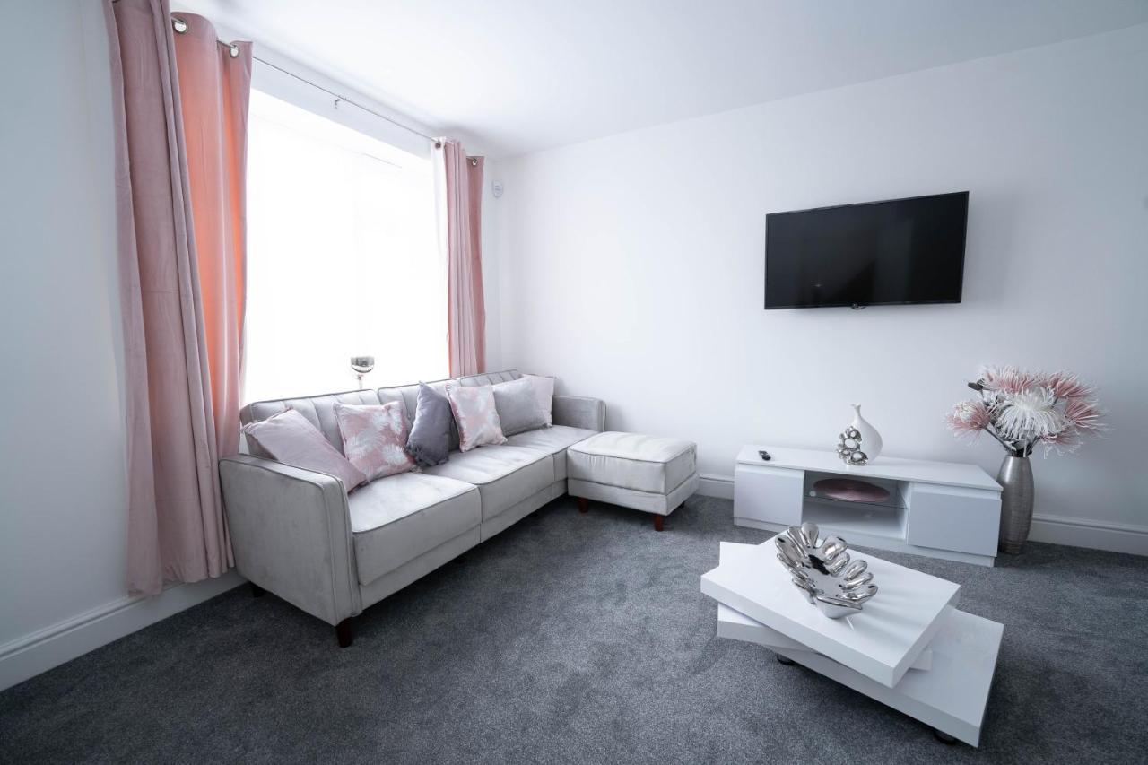 Entire Modern Home With Private Parking For 6/8 Persons Worksop Ngoại thất bức ảnh
